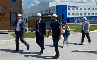 Губернатор Новосибирской области посетил завод DoorHan и оценил ход реализации инвестиционного проекта